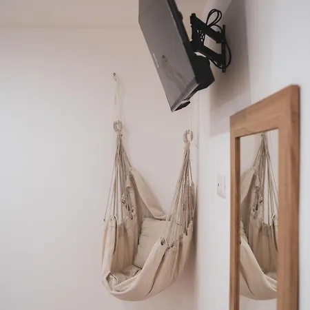 Bed & Breakfast Macrame